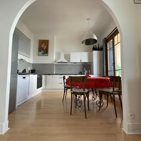 Moderne Pres Des Thermes Avec Balcon Et Animaux Admis - Fr-1-498-68 Apartment